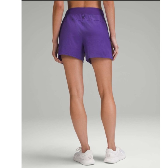 Lululemon
License to Train High-Rise Short 4"
Petrol Purple Size 6 - Picture 3 of 5